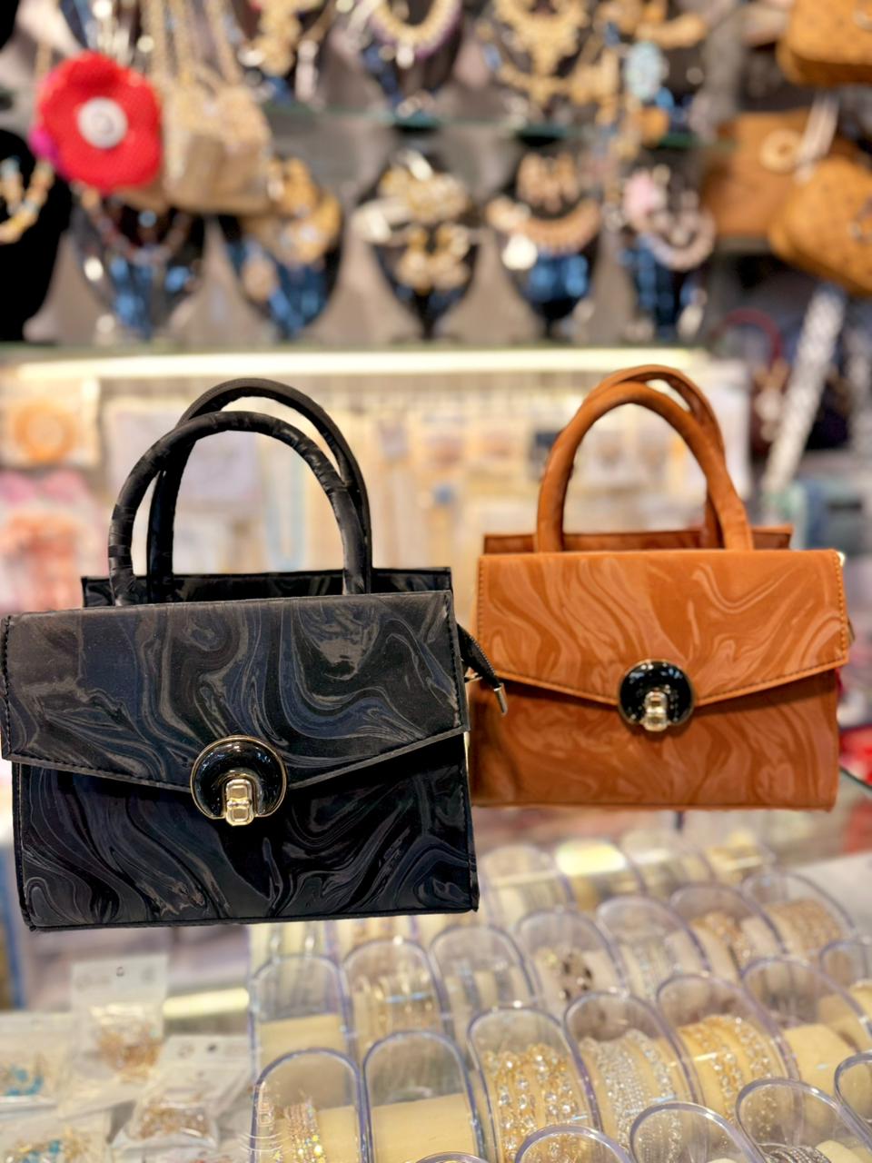 Lightweight & easy to carry Handbag